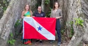 Rainha Mary da Dinamarca visita Ilha do Combu durante a COP30 e participa de atividades com ribeirinhos