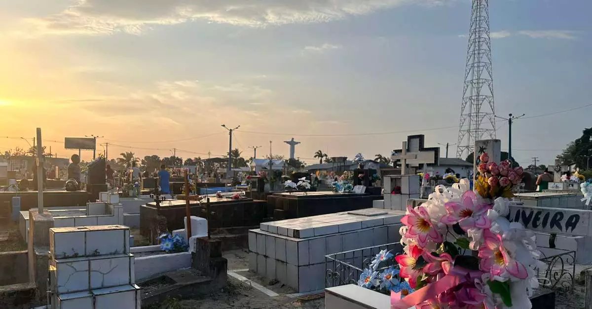 Tradição noturna marca o Dia de Finados em Castanhal
