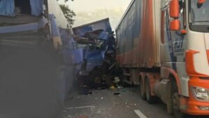 Engavetamento com seis veículos na Dutra deixa um morto e 43 feridos em SP