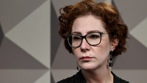 Esquerda vê renúncia de Zambelli como tentativa oportunista de não perder direitos políticos