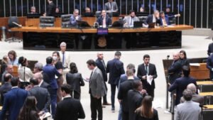 Por 330 a 104 votos, Câmara aprova texto principal da regulamentação da reforma tributária