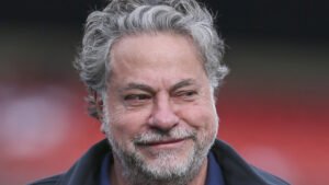 Oposição articula destituição de Julio Casares após escândalo de camarote