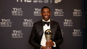 Dembélé confirma favoritismo e leva prêmio de melhor do mundo da Fifa