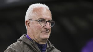 Magoado com deboches na seleção, Dorival contrariou família ao aceitar convite do Corinthians