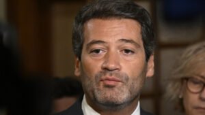 Portugal: André Ventura é condenado a retirar cartazes preconceituosos