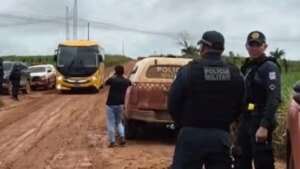Após resistência inicial e diante de tropa do CME, MST desocupa fazenda