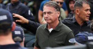 Bolsonaro está apto e fará cirurgia no dia de Natal, às 9h, diz boletim