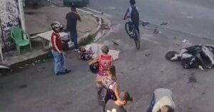 Carrocinha com sacos de cimento se solta de caminhão e atinge casal em uma moto em Belém