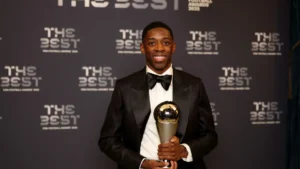 Dembélé confirma favoritismo e leva prêmio de melhor do mundo da Fifa