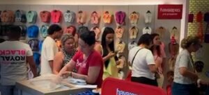 Em Belém, loja da Havaianas fica lotada após tentativa de boicote promovida por grupos de direita
