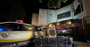 Polícia prende casal paraguaio que transportava 350kg de cocaína escondidos em roupas de cama