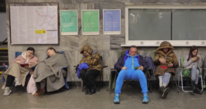 Rússia bombardeia Ucrânia antes do encontro entre Zelensky e Trump