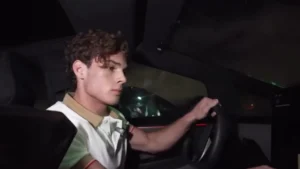 "Está morto? Esperemos que sim": Streamer atropela homem durante live