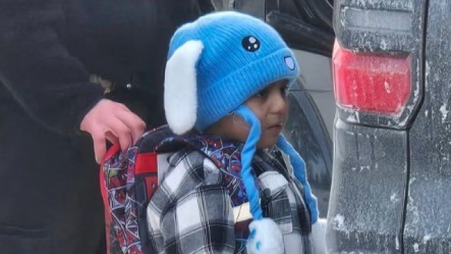 Menina morre após caminhão atingir carro estacionado no RJ; mãe fica ferida 253 Criança de 5 anos é detida pelo ICE e enviada a centro de prisão no Texas