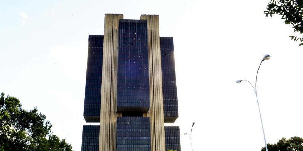 Copom Decide Manter Taxa Selic em 15% ao Ano em Meio a Incertezas Econômicas 234 banco central mcajr abr 0104222281 0