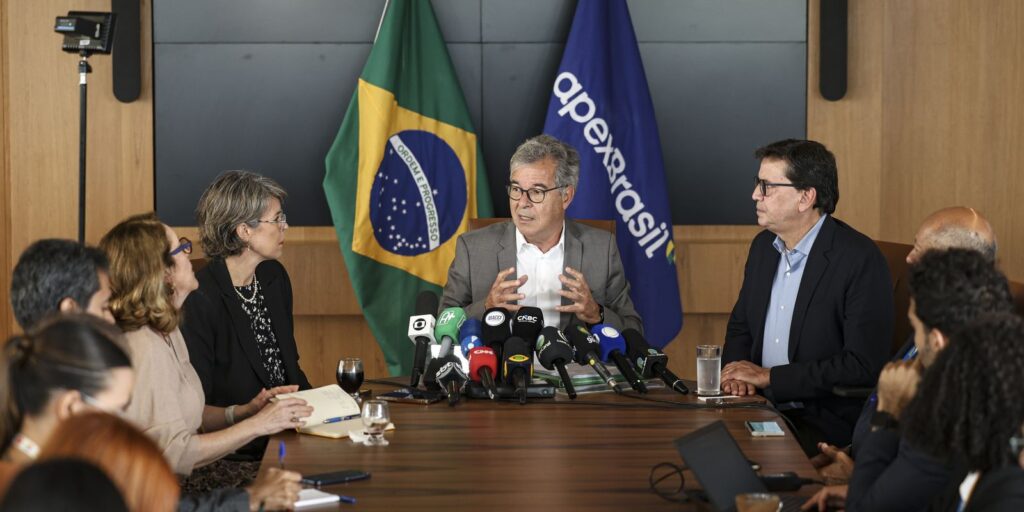 Apex e Congresso Nacional se Mobilizam para Acelerar Acordo Mercosul-UE em Viagem à Europa 224 coletiva apex mc abr 22012026 2